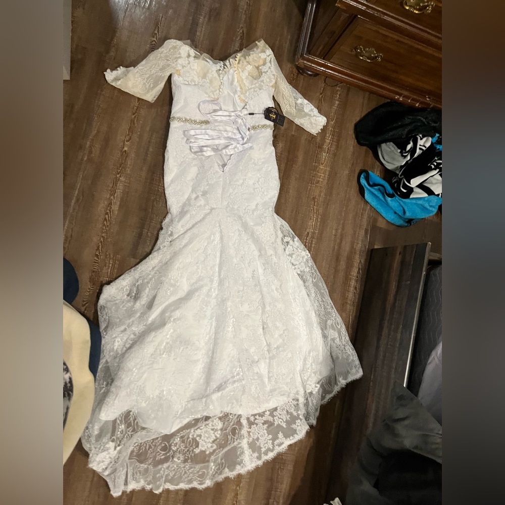 Clothfun wedding dress. Size 12. White - Picture 8 of 8